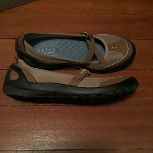 Pr!vo by Clarks "Acacia" brown slip-on sneakers size 6.5 NIB